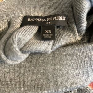 Banana Republic grey pleated sweater skirt, button down in the front